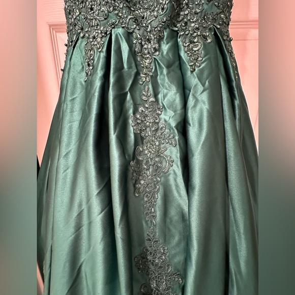 Emerald green prom dress - Picture 4 of 4
